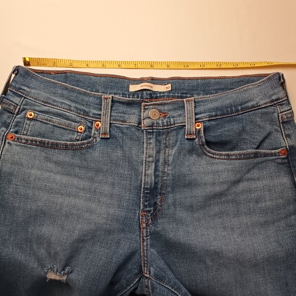 Levi's Boyfriend Jeans Size 30/10 Mid Rise Slim Leg Medium Wash Distrressed - Picture 6 of 9